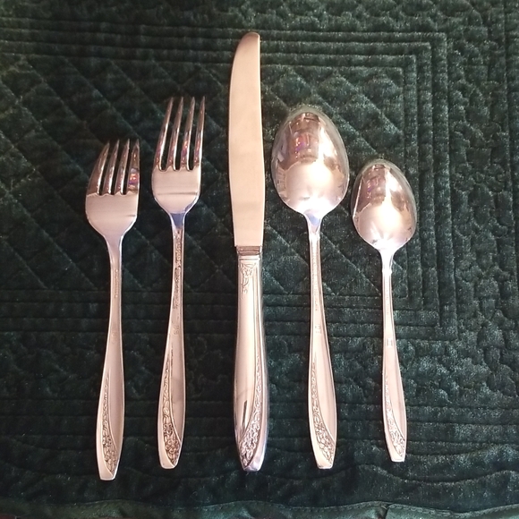 Wm. Rogers Silverplate 5 Piece Flatware Setting - " Starlight Rose" - Picture 1 of 4
